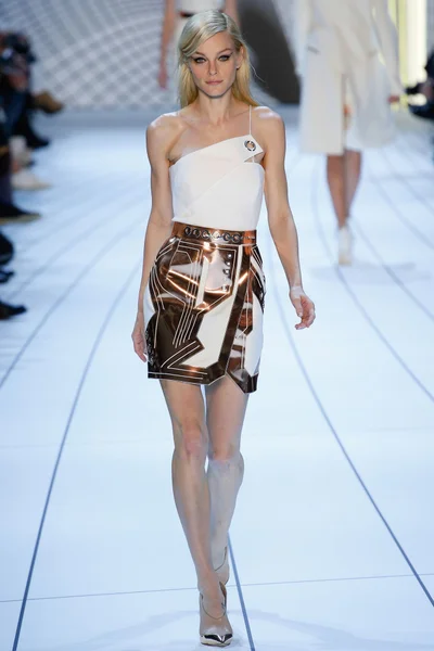 Look 17